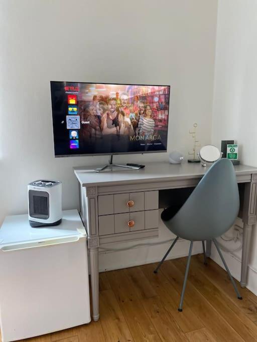 2 Bedroom Flat In Camberwell Green - Central Location With Excellent Connections To Tourist Attractions And Main London Airports Екстер'єр фото