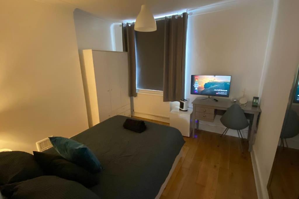 2 Bedroom Flat In Camberwell Green - Central Location With Excellent Connections To Tourist Attractions And Main London Airports Екстер'єр фото