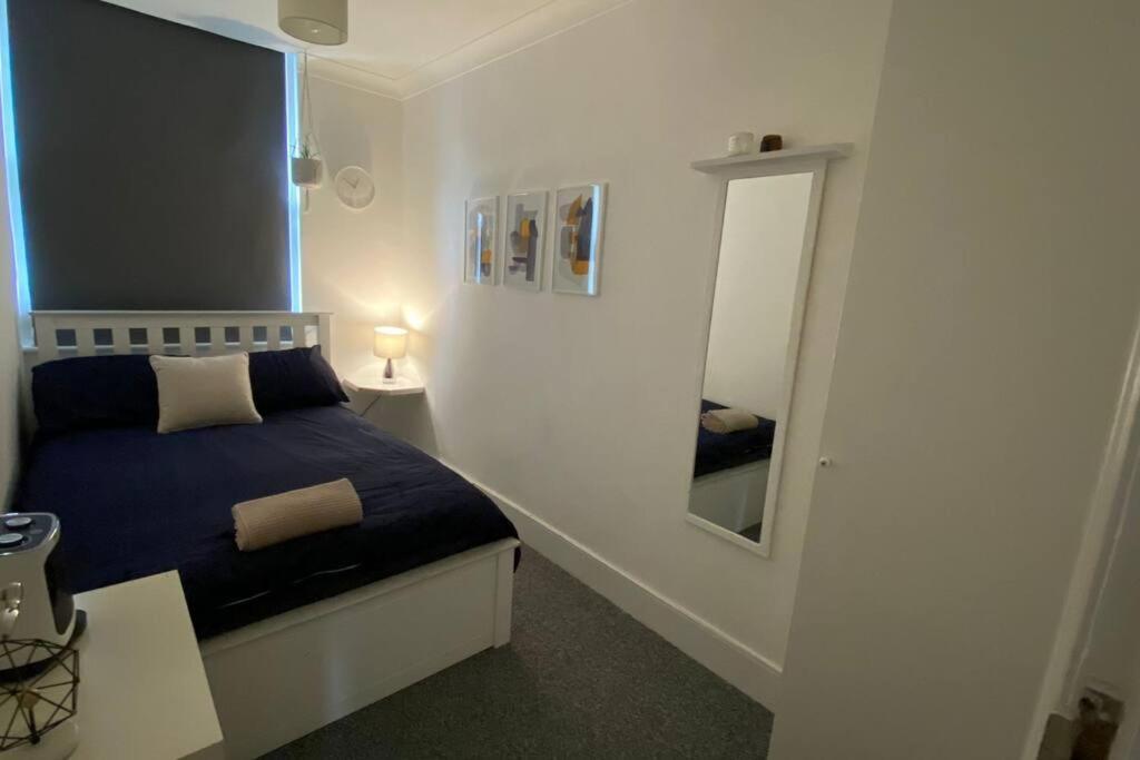 2 Bedroom Flat In Camberwell Green - Central Location With Excellent Connections To Tourist Attractions And Main London Airports Екстер'єр фото