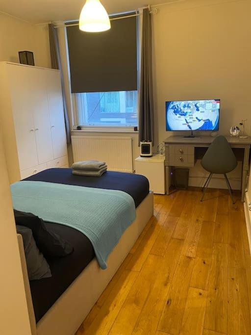 2 Bedroom Flat In Camberwell Green - Central Location With Excellent Connections To Tourist Attractions And Main London Airports Екстер'єр фото